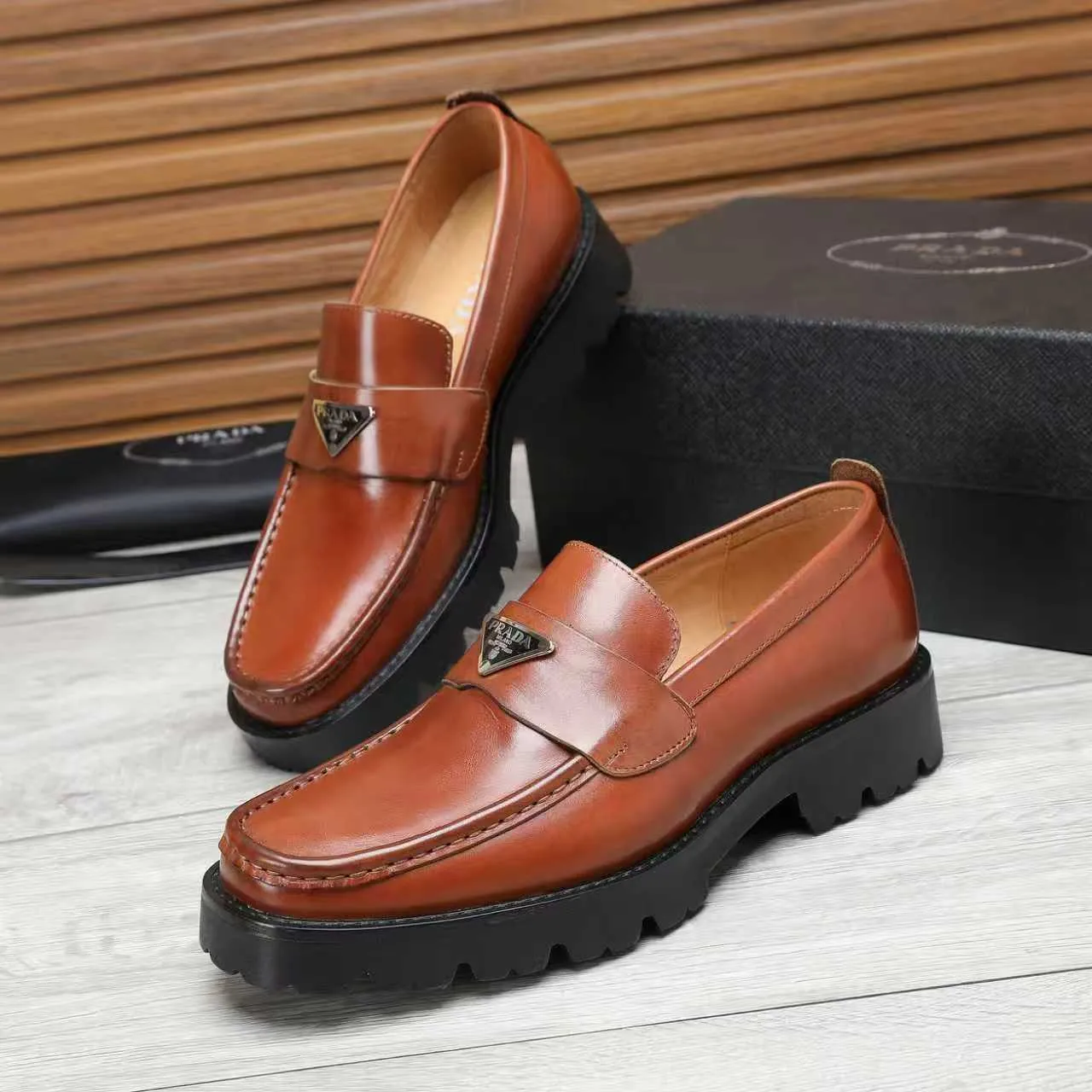 Men's shoes 💰540 💰💰🎩🎩【Prada】Counter 1:1⬆️original reproduction, absolute quality🆗original outsole, high-quality imported rubber, wear-resistant and non-slip, never degummed, upper material: imported first-layer cowhide➕anti-slip foam outsole, official website material, inner material: water-dyed leather lining, 6 colors available! Code number 38-45